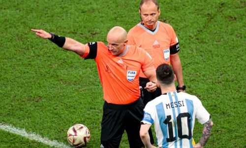 Главный арбитр финала ЧМ-2022 признался в допущенной по ходу матча ошибке