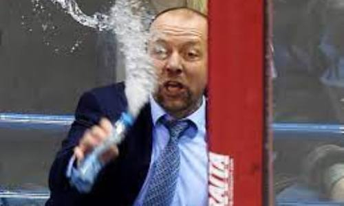 Скабелка сорвался на хоккеиста «Барыса» после пятой шайбы от «Авангарда». Видео