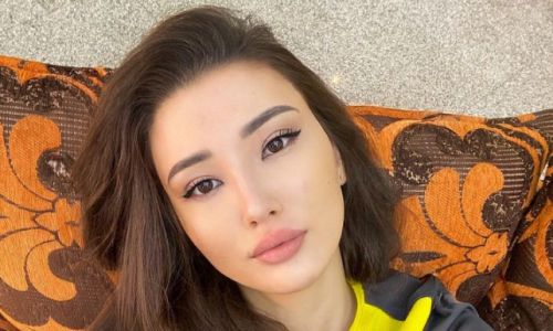 Сабина Алтынбекова показала свое фото без макияжа и фильтров