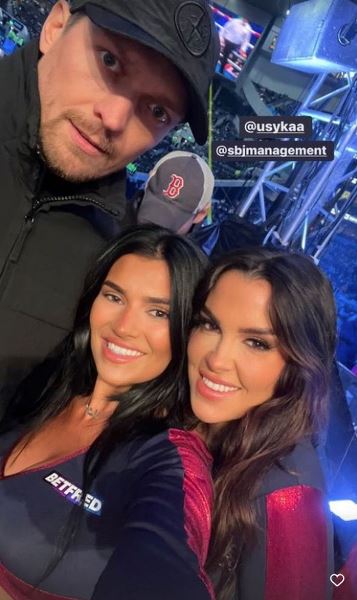 А как же супруга? Александра Усика поймали в компании двух красавиц. Фото