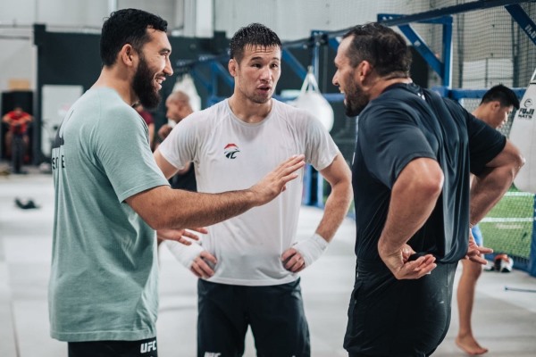 «Казахи из Китая держат марку». Российский тренер бойцов UFC занимался боксом в Караганде и общается на казахском