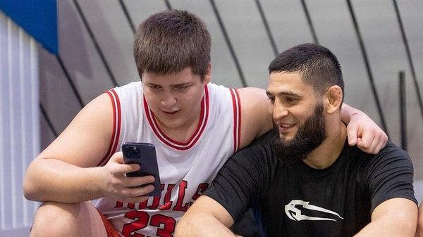 Хамзат Чимаев встретился с детьми Рамзана Кадырова и вызвал его реакцию