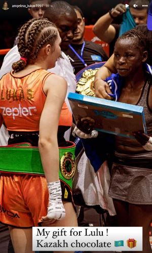 Чемпионка мира по боксу из Казахстана сделала неожиданный подарок побежденной сопернице. Фото и видео