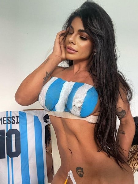 Безумная фанатка Месси оголилась ради финала ЧМ-2022 Аргентина — Франция. Фото