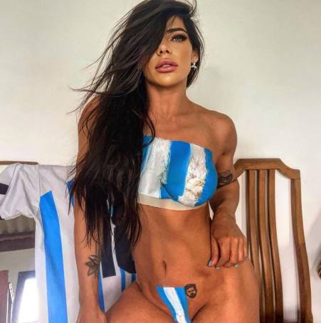 Безумная фанатка Месси оголилась ради финала ЧМ-2022 Аргентина — Франция. Фото