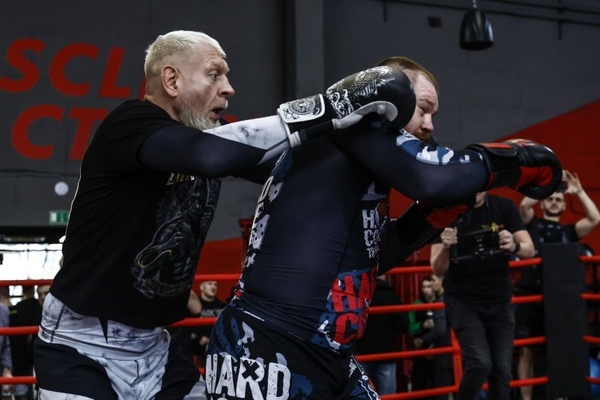 Александр Емельяненко уронил Вячеслава Дацика