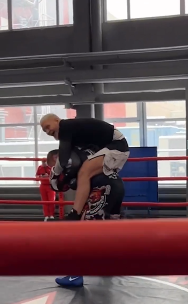 Александр Емельяненко уронил Вячеслава Дацика