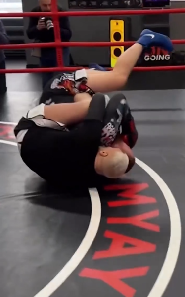 Александр Емельяненко уронил Вячеслава Дацика