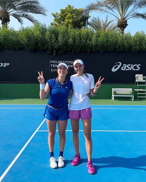 «1,5 титула на двоих». Рыбакина проводит тренировки с финалисткой Уимблдона. Фото