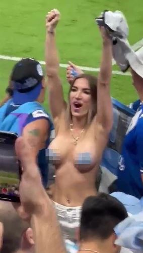 Болельщица умышленно разделась перед камерами на финале ЧМ-2022. Появилось новое видео