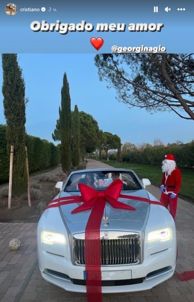 Возлюбленная удивила Криштиану Роналду дорогостоящим подарком после его скандалов на ЧМ-2022