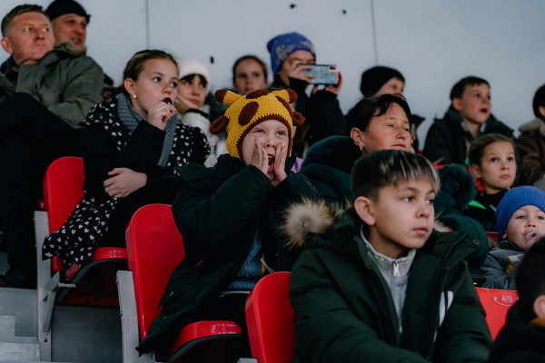 Parimatch Foundation пригласил детей из села Тургень на матч ХК «Алматы»