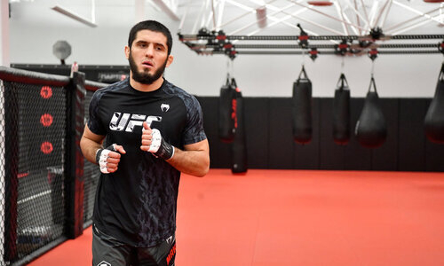 Махачев показал фото живописной локации, где готовится к титульному бою с Волкановски