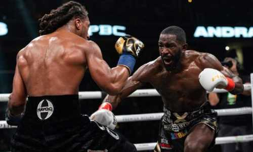 Тренер надавал боксеру диких пощечин за провальный бой со сбежавшим от Алимханулы экс-чемпионом мира. Видео