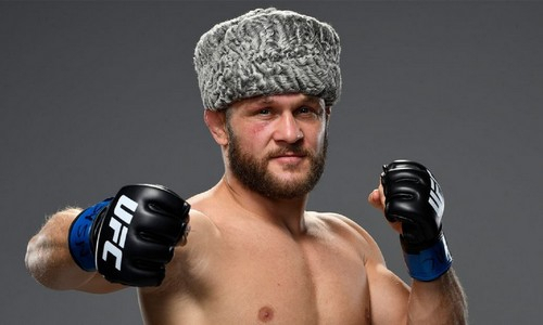 «Выпили половину, потом подрался». Уроженец Казахстана из UFC высказался об отношении к алкоголю