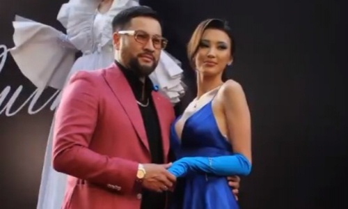 «Брат и сестра?». Сабина Алтынбекова с мужем удивили иностранцев