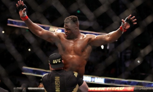 UFC лишился своего чемпиона в тяжелом весе