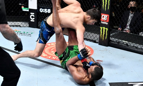 Боец UFC получил долгожданный бой после поражения Шавкату Рахмонову нокаутом