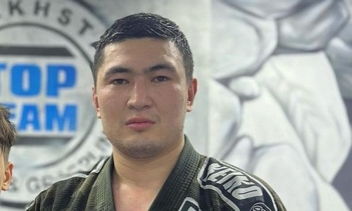 Непобежденный казахстанский боец встретится с азербайджанцем