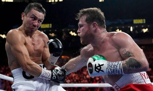 «Это был первый раз». Промоутер Головкина выдал признание о трилогии с «Канело»