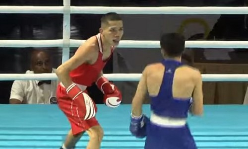 Видео стартового боя чемпиона мира из Казахстана на ЧА-2023 по боксу