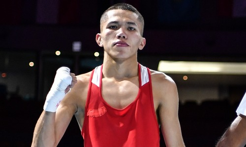 Чемпион мира из Казахстана вышел в полуфинал и гарантировал медаль ЧА-2023 до 22 лет по боксу