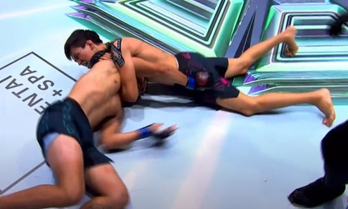 Видео впечатляющего финиша непобежденного бразильца кандидатом в UFC из Казахстана