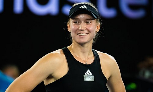 Елена Рыбакина оставила позитивный автограф на камере после выхода в полуфинал Australian Open. Фото