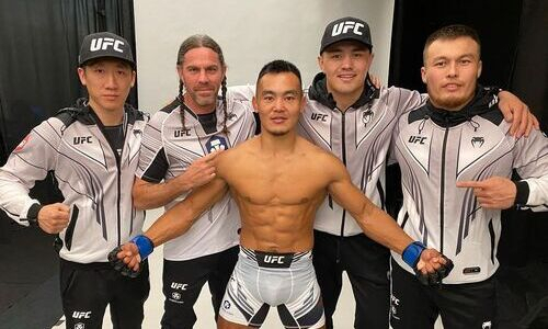 Боец UFC из Китая предстал в образе казахского война. Видео