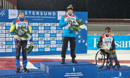 Казахстанец стал чемпионом мира по пара лыжным гонкам