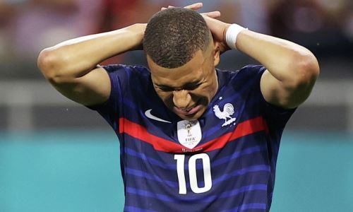 Видео скандального жеста Килиана Мбаппе после ЧМ-2022 слили в Сеть