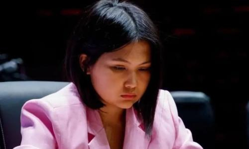 Бибисара Асаубаева оценила игру с мужчинами и получила похвалу от российского гроссмейстера