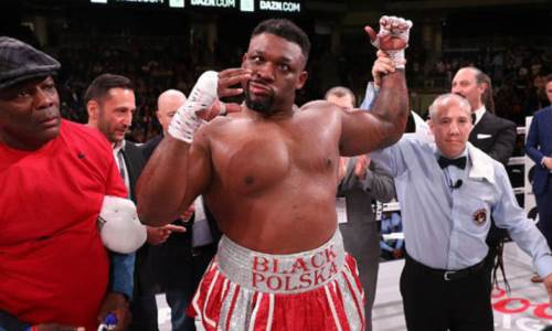 Не долетевший в Казахстан скандальный супертяж проведет бой в Африке