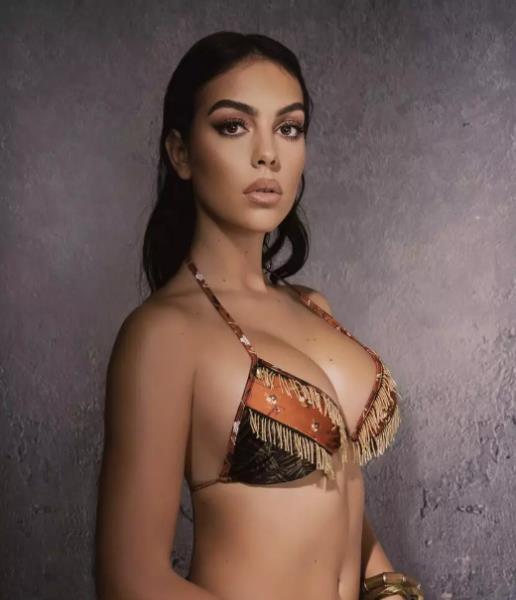 «Похожа на Клеопатру». Гражданская жена Роналду похвасталась грудью внушительных размеров после ЧМ-2022. Фото