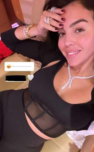 Девушка Роналду засветила свой огромный бюст крупным планом после ЧМ-2022. Фото