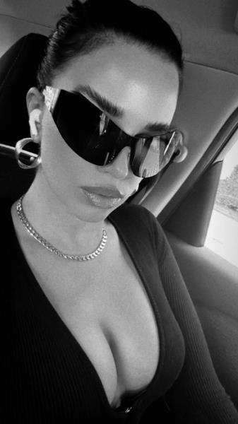 Самая сексуальная фанатка ЧМ-2022 взяла и показала грудь без стеснения к прохожим. Фото