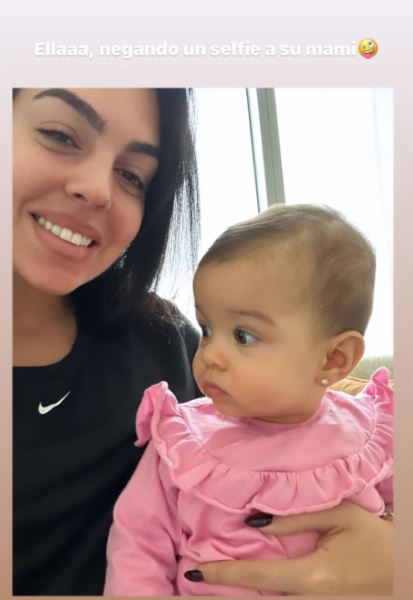 Девушка Роналду показала свою розовую крошку с пирсингом после ЧМ-2022. Фото