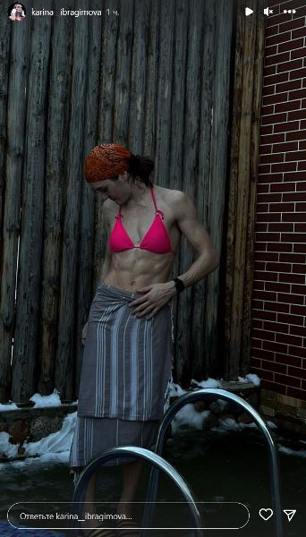 Чемпионка Азии по боксу из Казахстана показала шикарную фигуру и пресс в розовом купальнике. Фото