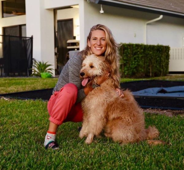 Виктория Азаренко показала своего лучшего друга перед матчем с Еленой Рыбакиной. Фото