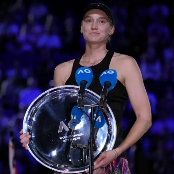 У Елены Рыбакиной заметили таинственный талисман во время награждения на Australian Open. Фото