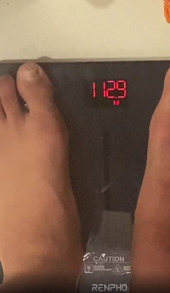 Звездный боец UFC поправился на 20 килограммов через неделю после взвешивания. Фото