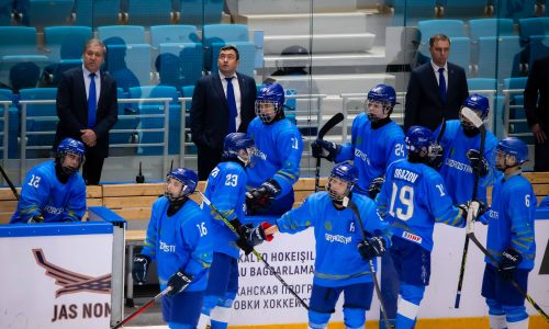 Юниорская сборная Казахстана уступила сборной России до 16 лет