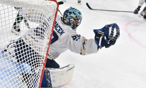 Сейв голкипера «Барыса» попал в топ-10 лучших спасений января в КХЛ. Видео 