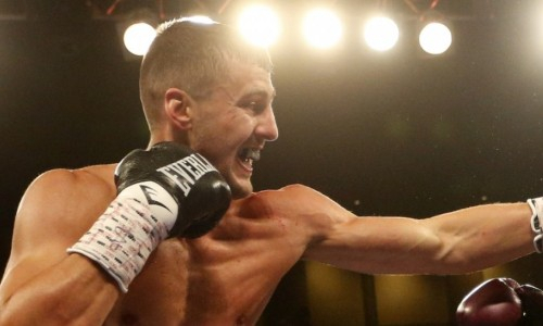 Бывший чемпион мира вернулся на ринг спустя четыре года и разочаровал фанатов. Видео