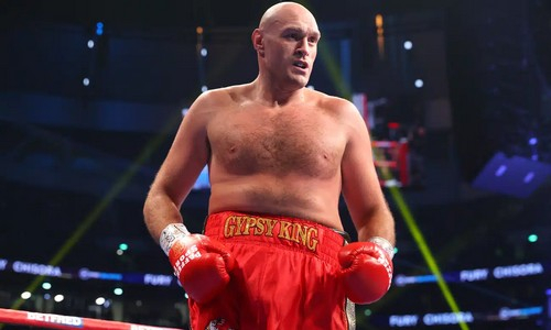 Фьюри может провести неожиданный бой вместо мегафайта с Усиком