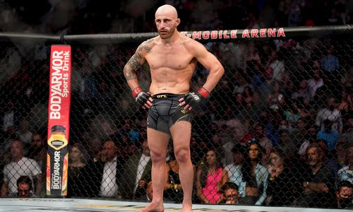 «Душил его, болевые делал». Казахстанский файтер «поигрался» с лучшим бойцом UFC