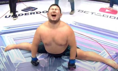 90-килограммовый казахстанский боец необычной победой дебютировал в MMA и зажег публику. Видео