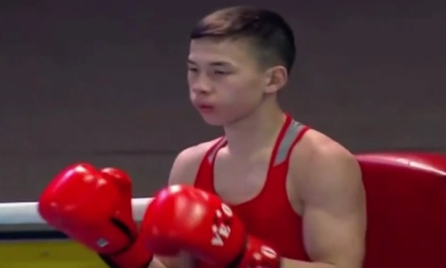 Казахстанец побил хозяина малого чемпионата мира по боксу