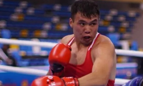 Казахстанский боксер проиграл узбекистанцу и остался без медали малого чемпионата мира