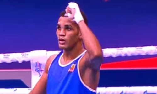 Соперник казахстанца получил преимущество перед боем за «золото» малого чемпионата мира